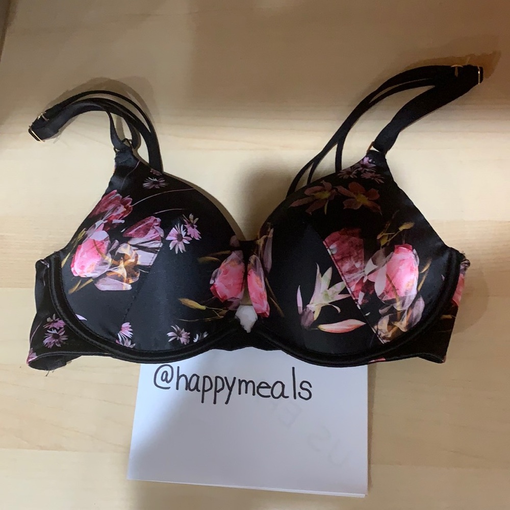 NWOT VS VICTORIA'S SECRET VERY SEXY BRA 32B